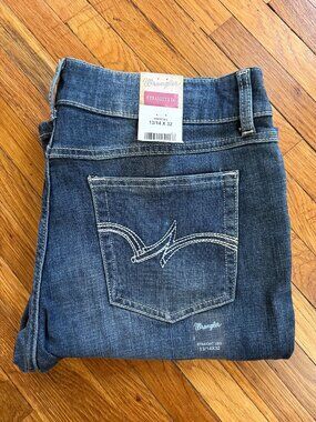Wrangler Women's Straight Leg Jeans - 13/14 x 32 - NEW - 09MWTMS